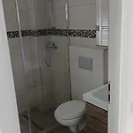 Center House Apartment *