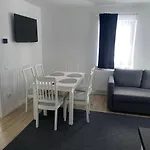 Center House Apartment *